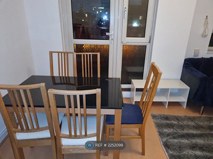5 Bedroom Flat To Rent In Hardcastle House, Peckham, London, SE15