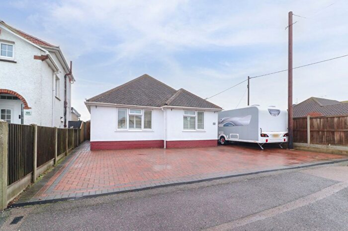 3 Bedroom Bungalow For Sale In Park Avenue, Birchington, CT7