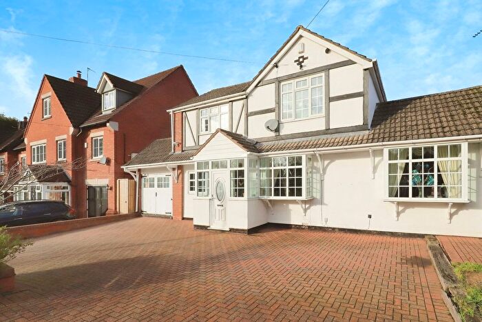 4 Bedroom Detached House For Sale In Stourbridge Road, Wolverhampton, WV4