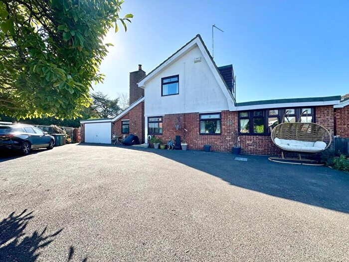 4 Bedroom Detached House For Sale In Conifer Close, Ormesby, NR29