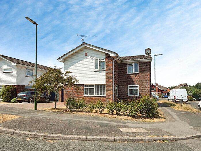 4 Bedroom Link Detached House For Sale In Brushwood Road, Horsham, RH12