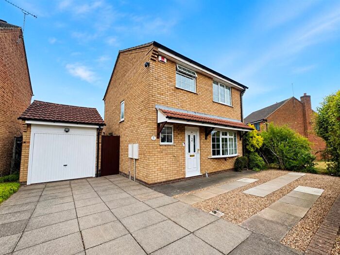 3 Bedroom Detached House For Sale In Grosvenor Close, Glen Parva, Leicester, LE2