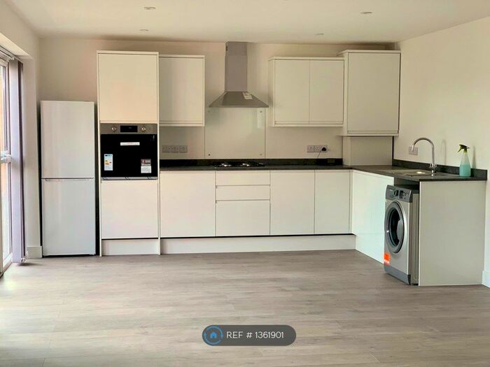 4 Bedroom Bungalow To Rent In Broadway East, Carlton, Nottingham, NG4