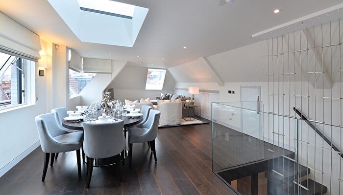 2 Bedroom Flat To Rent In Duke Street, London, W1K