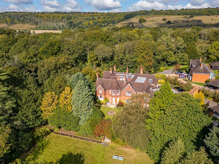 2 Bedroom Flat For Sale In Rokefield House, Westcott Street, Westcott, RH4