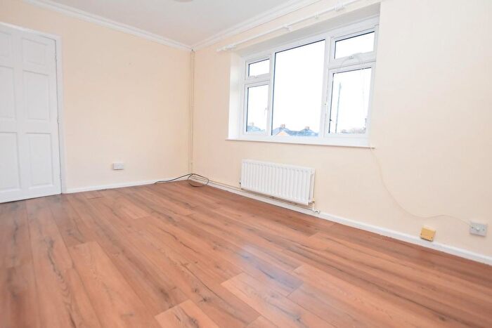 1 Bedroom Flat To Rent In Kingsley Avenue, Grangewood, Chesterfield, S40