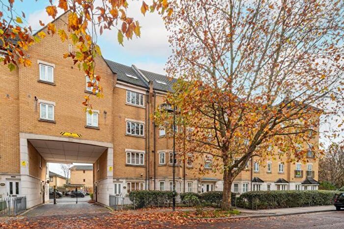 2 Bedroom Flat For Sale In Kelly Avenue, London, SE15