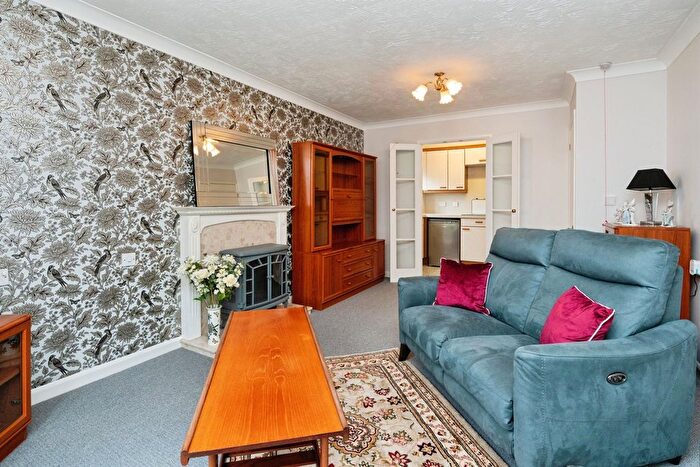 2 Bedroom Flat For Sale In Springfield Road, Southborough, Tunbridge Wells, TN4