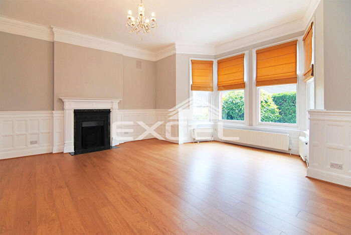 3 Bedroom Apartment To Rent In Frognal, Hampstead, London, NW3