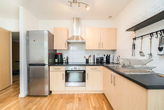 1 Bedroom Flat To Rent In Queenstown Road, Battersea, SW11