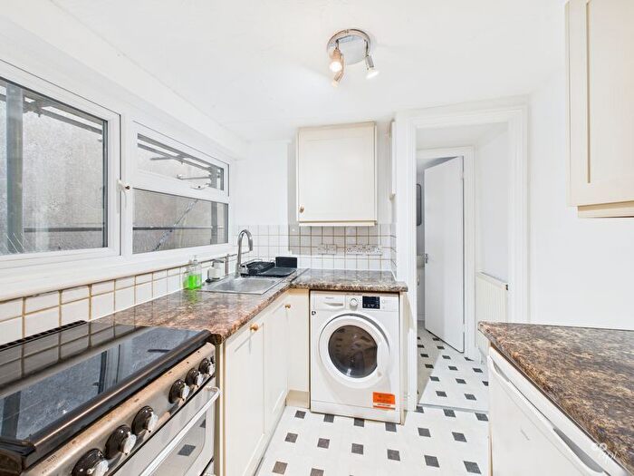 1 Bedroom Flat To Rent In College Gardens, Brighton, BN2