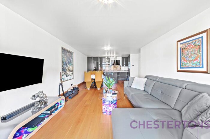 2 Bedroom Flat To Rent In Sheerness Mews, Silvertown, E16