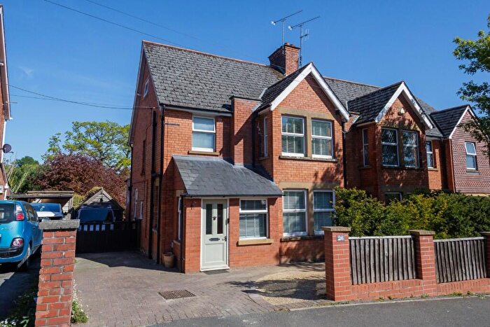 3 Bedroom Semi-Detached House For Sale In Grove Avenue, Yeovil, BA20