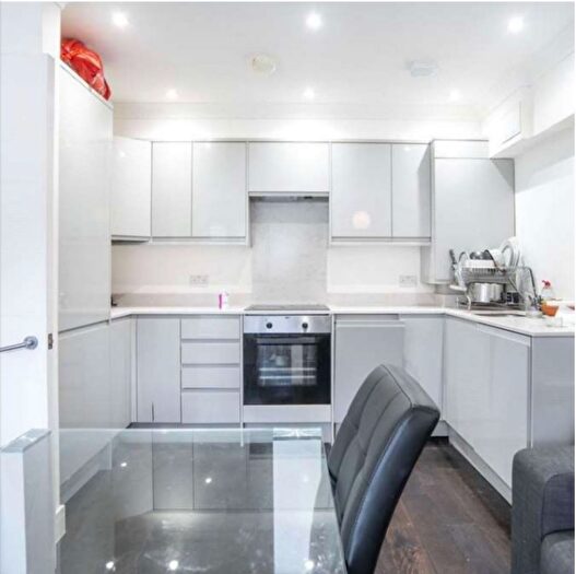 2 Bedroom Apartment To Rent In Unze Court, Valance Road, E1