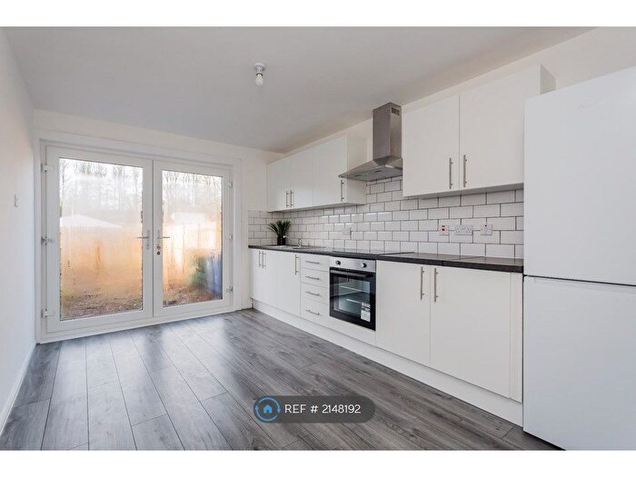 2 Bedroom End Of Terrace House To Rent In Park Green, Erskine, PA8