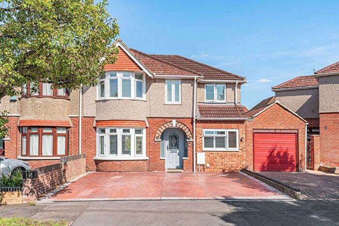 4 Bedroom Semi-Detached House For Sale In Campden Road, Swindon, SN3