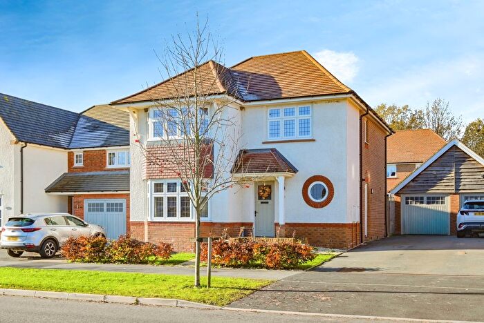 3 Bedroom Detached House For Sale In Florence Drive, Amington, Tamworth, Staffordshire, B77