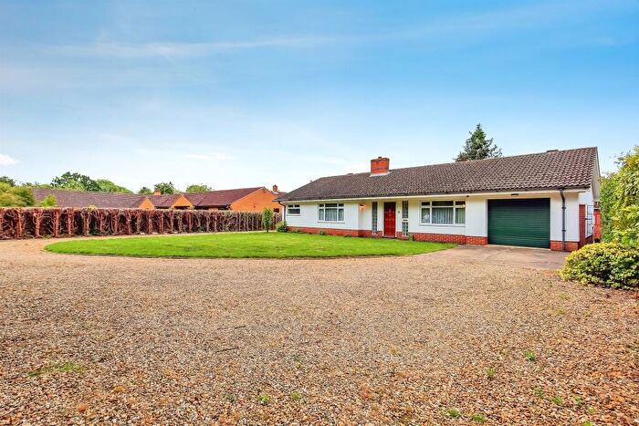 3 Bedroom Detached Bungalow For Sale In Rushton Avenue, Peterborough, PE4