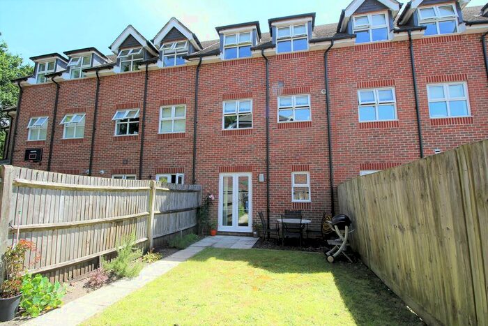 3 Bedroom Terraced House To Rent In Hawthorn Way, Lindford, Bordon, GU35