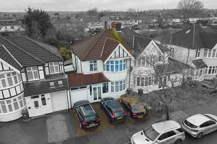3 Bedroom Semi Detached House For Sale In Hunters Grove, Harrow, HA3