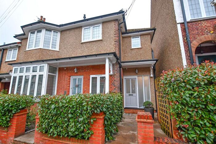 2 Bedroom Flat To Rent In Upton Avenue, St. Albans, AL3