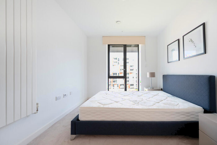 2 Bedroom House To Rent In Bonnet Street, London, E16