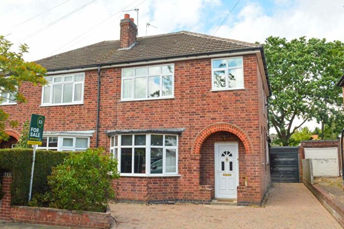 3 Bedroom Semi Detached House For Sale In Stockwell Road, Knighton, Leicester, LE2