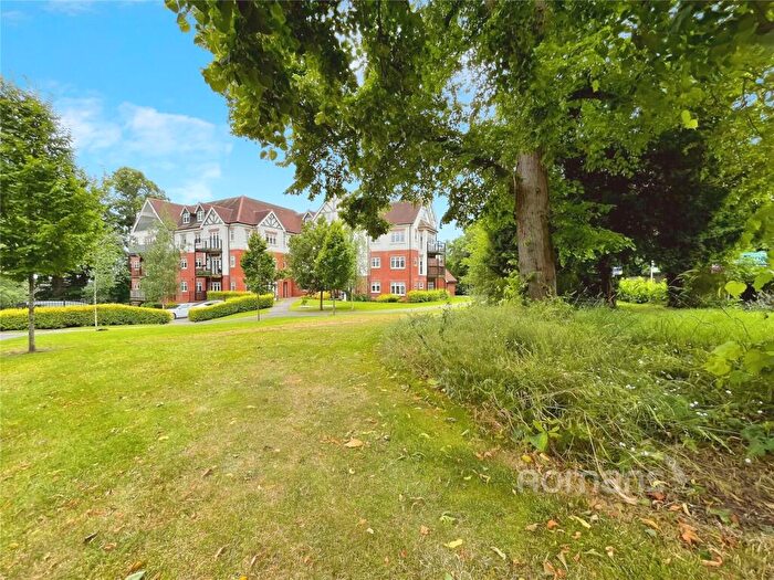2 Bedroom Apartment For Sale In Bhamra Gardens, Maidenhead, Berkshire, SL6