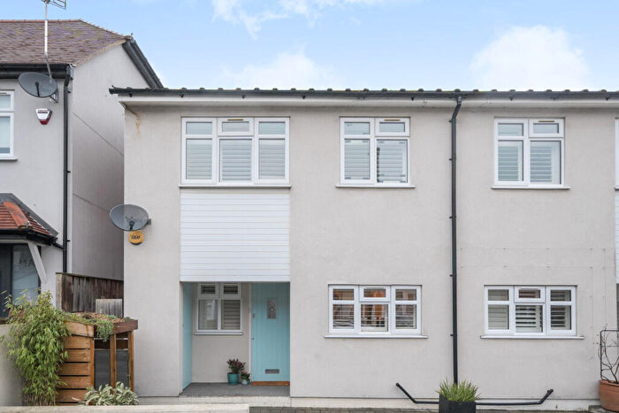 3 Bedroom Semi Detached House For Sale In Glennie Road, West Norwood, London, SE27