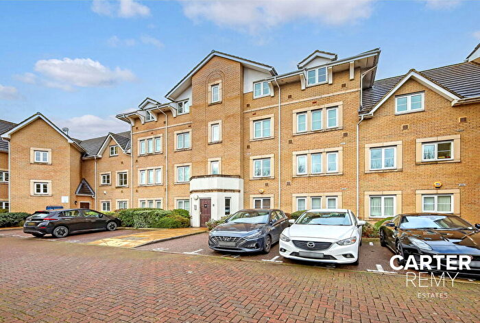 2 Bedroom Apartment For Sale In Walnut Close, Basildon, SS15