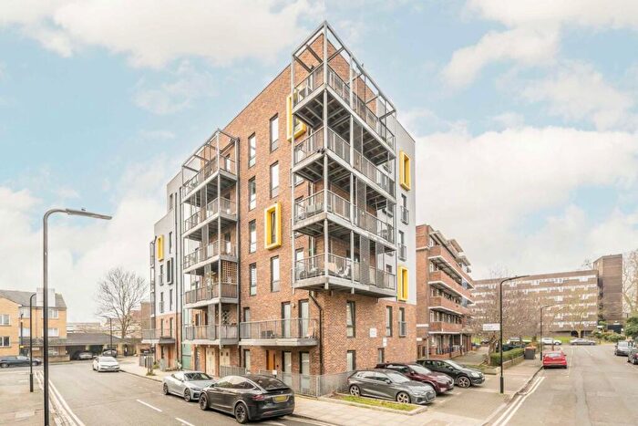 2 Bedroom Flat To Rent In Collent Street, Hackney, E9