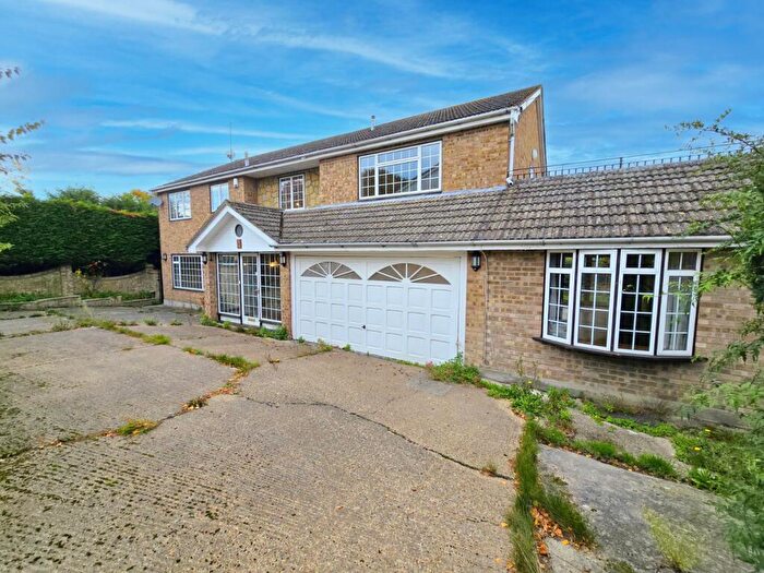 5 Bedroom Detached House For Sale In Silvertree Close, Hockley, Essex, SS5