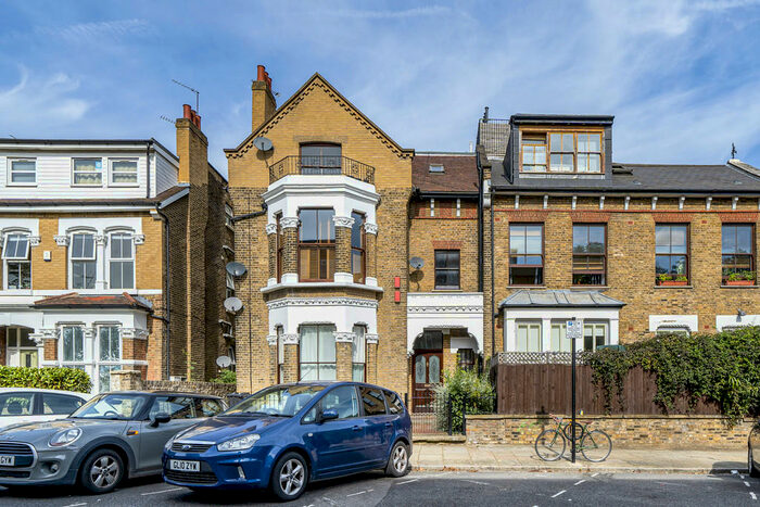 3 Bedroom Flat To Rent In Gloucester Drive, N4