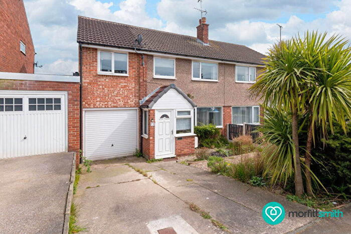 3 Bedroom Semi Detached House For Sale In Robin Place, Aston, S26