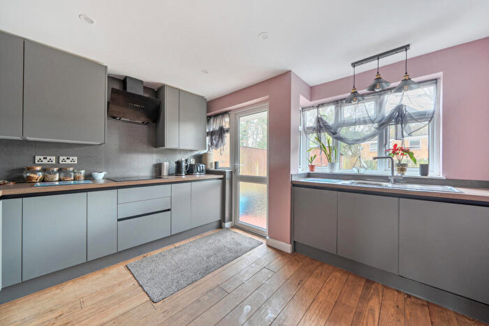 2 Bedroom Bungalow For Sale In Lambeth Close, Chatham, ME5