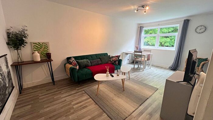 2 Bedroom Flat To Rent In Downs Road, Luton, LU1