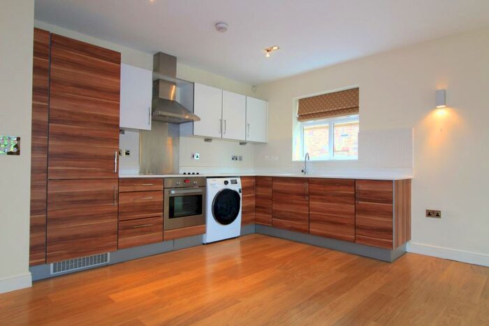 2 Bedroom Apartment To Rent In Shoppenhangers Road, Maidenhead, SL6