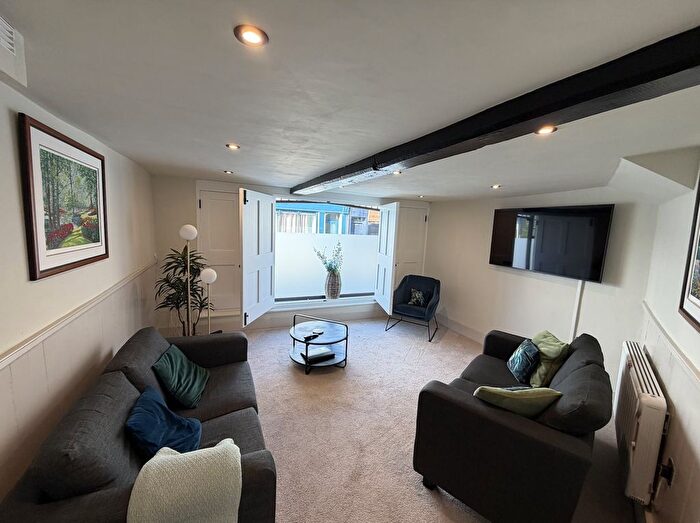 2 Bedroom Flat To Rent In High Street, Sevenoaks, Kent, TN13