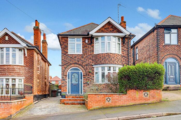 4 Bedroom Detached House For Sale In Hollydale Road, Nottingham, NG3