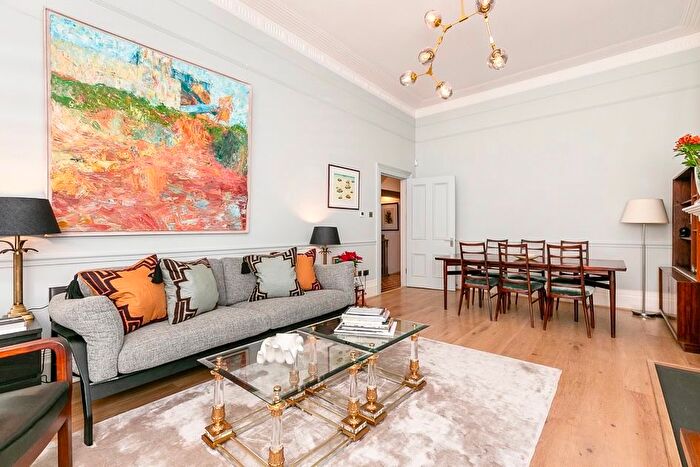 2 Bedroom Flat To Rent In Sinclair Road, London, W14