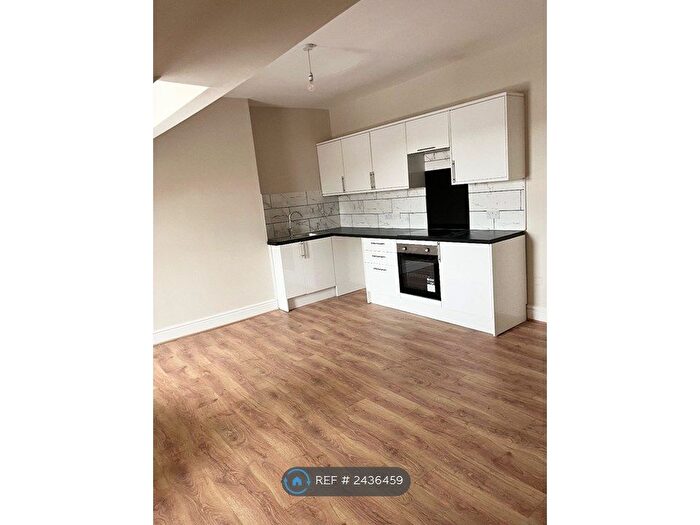 2 Bedroom Flat To Rent In Southport, Southport, PR9