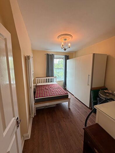 2 Bedroom Flat To Rent In Kennington Park Road, London, SE11