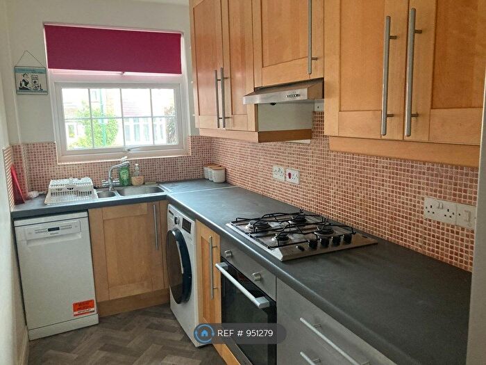 3 Bedroom Semi-Detached House To Rent In Varden Avenue, Beeston, Nottingham, NG9