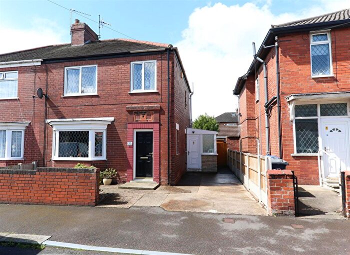 3 Bedroom Semi-Detached House For Sale In St. Ursulas Road, Doncaster, DN4