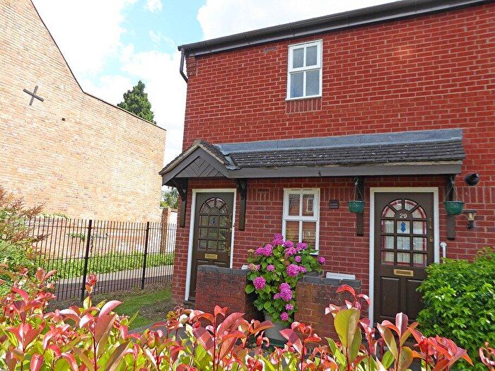2 Bedroom Apartment To Rent In Yew Tree Court, Tachbrook Street, Leamington Spa, Warwickshire, CV31