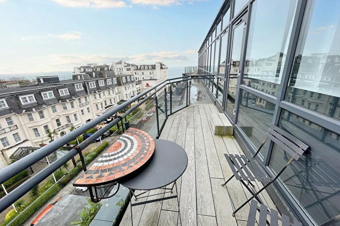 2 Bedroom Penthouse For Sale In West Cliff, BH2