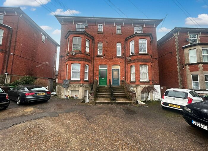 1 Bedroom Flat To Rent In Buckland Hill, Maidstone, ME16