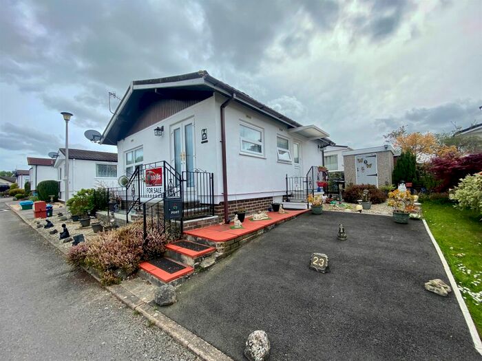 2 Bedroom Mobile/park Home For Sale In Summerlands Court, Liverton, Newton Abbot, TQ12