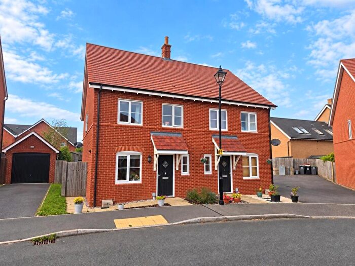 3 Bedroom Semi-Detached House For Sale In Cantley Road, Great Denham, Bedford, MK40