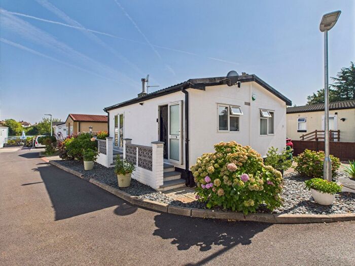 2 Bedroom Mobile/park Home For Sale In Church Road, Corringham, SS17